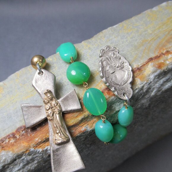 Madonna and Child Pocket Rosary, Chrysoprase and Bronze - Picture 3 of 6